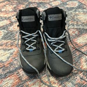 New, never been worn Columbia hiking boots